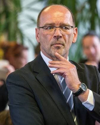 Solingen Rainer Schmeltzer (SPD, Minister für Arbeit, Integration und Soziales des Landes Nordrhein-Westfalen), Preisverleihung Silberner Schuh 2016, Solinger Preis fuer Zivilcourage vom Buendnis fuer Toleranz und Zivilcourage, Solingen, 29.05.2016, Copyright: Deutzmannx xEibner-Pressefoto EP_cdn