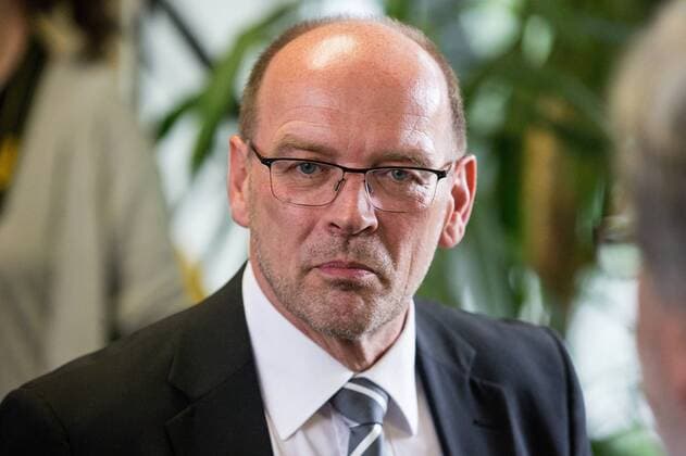 Solingen Rainer Schmeltzer (SPD, Minister für Arbeit, Integration und Soziales des Landes Nordrhein-Westfalen), Preisverleihung Silberner Schuh 2016, Solinger Preis fuer Zivilcourage vom Buendnis fuer Toleranz und Zivilcourage, Solingen, 29.05.2016, Copyright: Deutzmannx xEibner-Pressefoto EP_cdn