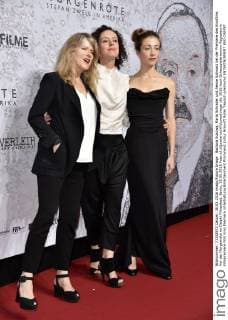 Barbara Sukowa, Maria Schrader und Aenne Schwarz bei der Premiere des Kinofilms Vor der Morgenröte im Delphi Filmpalast. Berlin, 30.05.2016 Foto:xJ.xQuinternx xFuturexImage