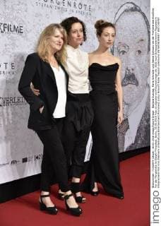 Barbara Sukowa, Maria Schrader und Aenne Schwarz bei der Premiere des Kinofilms Vor der Morgenröte im Delphi Filmpalast. Berlin, 30.05.2016 Foto:xJ.xQuinternx xFuturexImage