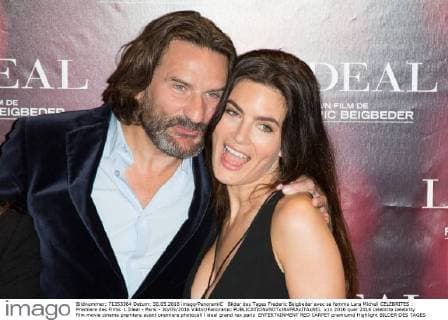 Bilder des Tages Frederic Beigbeder avec sa femme Lara Micheli CELEBRITES : Premiere des Films L Ideal - Paris - 30 05 2016 Viktor Panoramic 