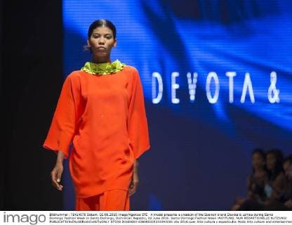 A model presents a creation of the Spanish brand Devota & Lomba during Santo Domingo Fashion Week in Santo Domingo, Dominican Republic, 02 June 2016. Santo Domingo Fashion Week !ACHTUNG: NUR REDAKTIONELLE NUTZUNG!  STO30 20160603-636005329233343365