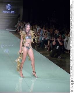 A model presents creations by Peruvian fashion house Aguaclara during the Miami Fashion Week (MIAFW) at the Ice Palace in Miami, Florida, USA, on 3 June 2016. MIAMI FASHION WEEK !ACHTUNG: NUR REDAKTIONELLE NUTZUNG!  SHMA66 20160604-636006028375601228