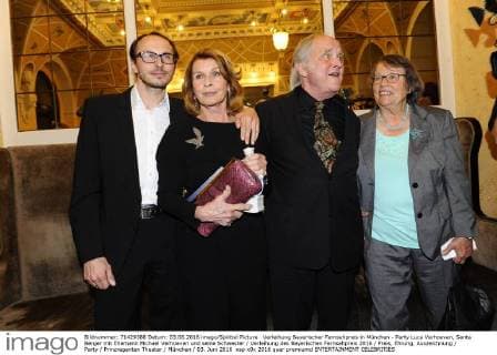 Verleihung Bayerischer Fernsehpreis in München - Party Luca Verhoeven, Senta Berger mit Ehemann Michael Verhoeven und seine Schwester Verleihung des Bayerischen Fernsehpreis 2016 Preis, Ehrung, Auszeichnung Party Prinzregenten Theater München 03. Juni 2016