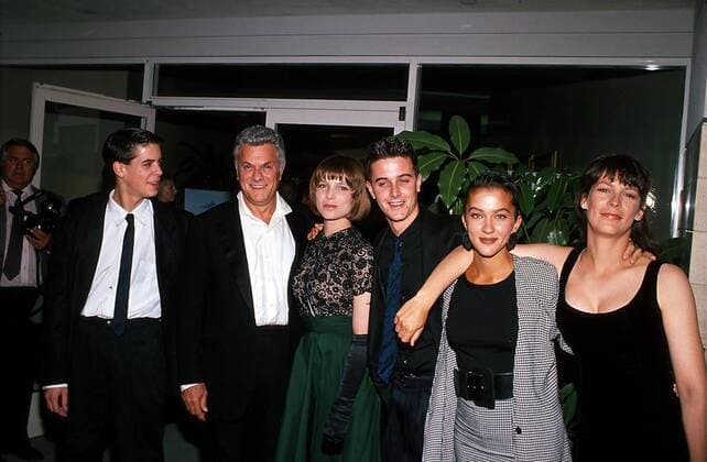 Jan. 1, 2011 - 0002.TONY CURTIS WITH HIS CHILDREN (L TO R) BEN, KELLY, NICHOLAS, ALLEGRA AND JAMIE LEE. - - ZUMAg49_