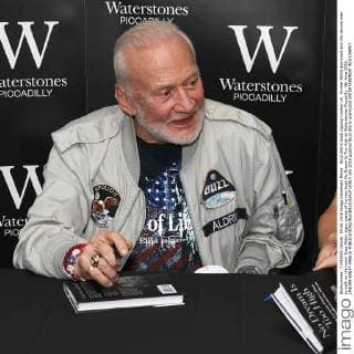 Buzz Aldrin book signing London.UK. Former NASA astronaut and the second man to walk on the moon Buzz Aldrin signs copies of his new book No Dream Is Too High at Waterstones Piccadilly. 4th June 2016. LMK394-60637-040616 