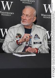 Buzz Aldrin book signing London.UK. Former NASA astronaut and the second man to walk on the moon Buzz Aldrin signs copies of his new book No Dream Is Too High at Waterstones Piccadilly. 4th June 2016. LMK394-60637-040616 