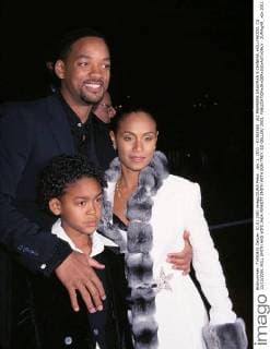 Jan. 1, 2011 - K23635EG: ALI PREMIERE.GRAUMAN S CHINESE, HOLLYWOOD, CA 12 12 2001.WILL SMITH AND WIFE JADA PINKETT SMITH WITH SON TREY. ED GELLER 2001. - ZUMAg49_