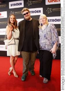 Gianna Chanel und David Lutz Miller mit Begleitung bei der Verleihung des 6. Webvideopreises an die herausragendsten deutschsprachigen Internetstars des Jahres im Castello. Düsseldorf, 04.06.2016 Foto:xC.xHardtx xFuturexImage