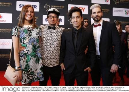 T7pro mit Vi-Dan Tran und Shawn Bu bei der Verleihung des 6. Webvideopreises an die herausragendsten deutschsprachigen Internetstars des Jahres im Castello. Düsseldorf, 04.06.2016 Foto:xC.xHardtx xFuturexImage