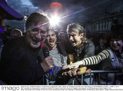 Music for Freedom Festival in St. Petersburg ST PETERSBURG, RUSSIA - JUNE 5, 2016: DDT vocalist Yuri Shevchuk (L) and fans at the Our People in the City, Music of Freedom rock festival in St Petersburg s Palace Square. The event marks the 35th birthday of the rock group Leningrad and the 15th birthday of the Nashe Radio St Petersburg radio station. Sergei Konkov TASS  TS025995