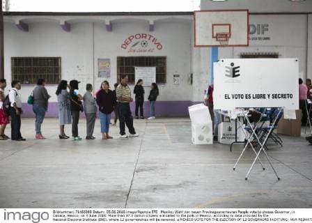Mexiko: Wahl von neuen Provinzgouverneuren People vote to choose Governor, in Oaxaca, Mexico, on 5 June 2016. More than 37.3 million citizens are called to the polls in Mexico, according to data provided by the National Electoral Institute (INE), where 12 governorships will be renewed. z MEXICO VOTE FOR THE ELECTION OF 12 GOVERNORS !ACHTUNG: NUR REDAKTIONELLE NUTZUNG!  MEX01 20160605-636007593099605726