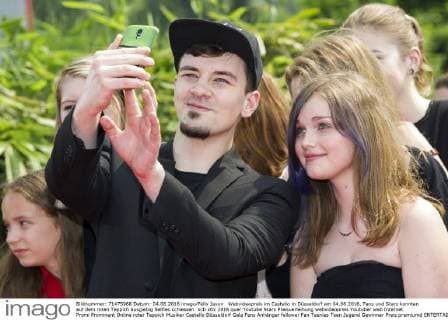 Webvideopreis im Castello in Düsseldorf am 04.06.2016. Fans und Stars konnten auf dem roten Teppich ausgiebig Selfies schiessen.