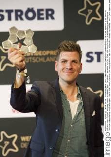 Webvideopreis im Castello in Düsseldorf am 04.06.2016. Fans und Stars konnten auf dem roten Teppich ausgiebig Selfies schiessen. Hier: David Hain, BeHaind.