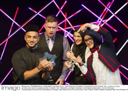 Webvideopreis im Castello in Düsseldorf am 04.06.2016. Fans und Stars konnten auf dem roten Teppich ausgiebig Selfies schiessen. Hier: Datteltäter, youtuber. Gewinner in der Kategorie Newcomer.