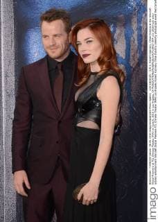 LOS ANGELES - JUN 6: Robert Kazinsky, Chloe Dykstra at the Warcraft Global Premiere at TCL Chinese Theater IMAX on June 6, 2016 in Los Angeles, CA  HPA