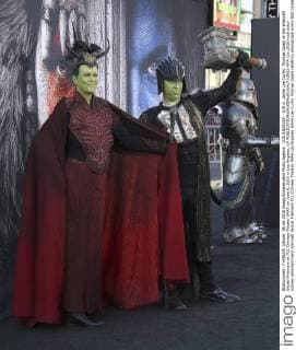 LOS ANGELES - JUN 6: Jamie Lee Curtis, Thomas Guest at the Warcraft Global Premiere at TCL Chinese Theater IMAX on June 6, 2016 in Los Angeles, CA  HPA