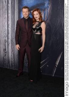 LOS ANGELES - JUN 6: Robert Kazinsky, Chloe Dykstra at the Warcraft Global Premiere at TCL Chinese Theater IMAX on June 6, 2016 in Los Angeles, CA  HPA