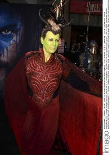 LOS ANGELES - JUN 6: Jamie Lee Curtis at the Warcraft Global Premiere at TCL Chinese Theater IMAX on June 6, 2016 in Los Angeles, CA  HPA