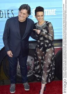 Cameron Crowe und Carla Gugino bei der Premiere der Showtime TV-Serie Roadies im Theatre at Ace Hotel. Los Angeles, 06.06.2016 Foto:xD.xStarbuckx xFuturexImage