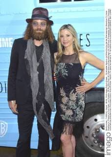 Christopher Backus und Mira Sorvino bei der Premiere der Showtime TV-Serie Roadies im Theatre at Ace Hotel. Los Angeles, 06.06.2016 Foto:xD.xStarbuckx xFuturexImage