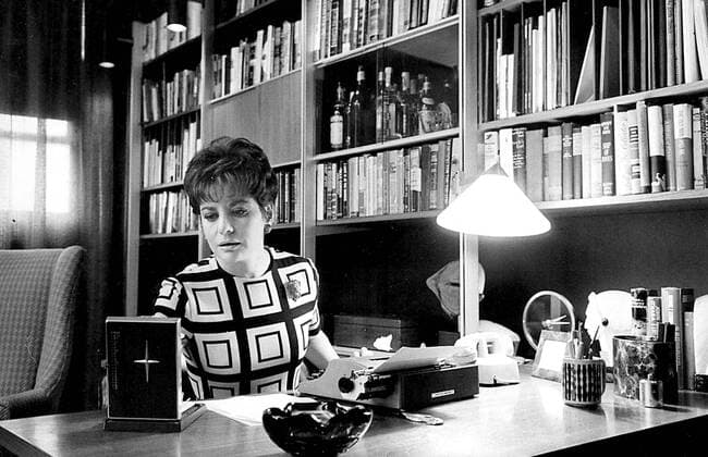 Jan. 1, 2011 - 23926.BARBARA WALTERS AT WORK IN HER DEN WHERE SHE SPENDS MANY HOURS PREPARING FOR HER SHOW. TC 1968.VINTAGEGLAMOUR - ZUMAg49_