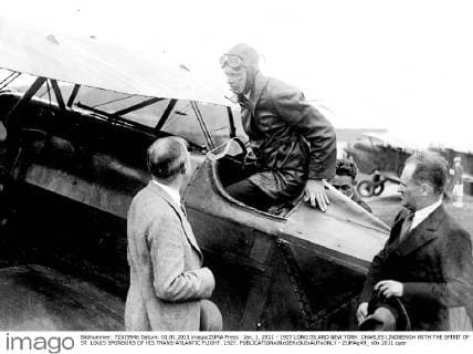Jan. 1, 2011 - 1927 LONG ISLAND NEW YORK .CHARLES LINDBERGH WITH THE SPIRIT OF ST. LOUIS SPONSORS OF HIS TRANS-ATLANTIC FLIGHT. 1927. - ZUMAg49_