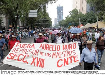 Protest gegen Bildungsreform in Mexiko Members of the National Coordinator of Education Workers from Guerrero, Chiapas, Oaxaca and Michoacan march on the main avenues of Mexico City, Mexico, 8 June 2016, to protest the education reform and to ask for the resume of the negotiaton tables with the federal government. PROTEST AGAINST THE EDUCATION REFORM IN MEXICO !ACHTUNG: NUR REDAKTIONELLE NUTZUNG!  CMX001 20160608-636010259954066643
