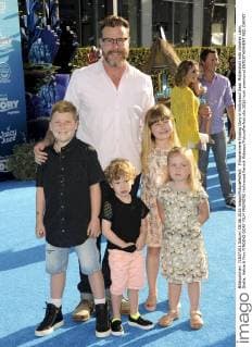 Filmpremiere Finding Dory in Hollywood Dean McDermott with children Liam, Stella, Hattie & Finn FINDING DORY FILM PREMIERE Hollywood Patrick Rideaux PicturePerfect