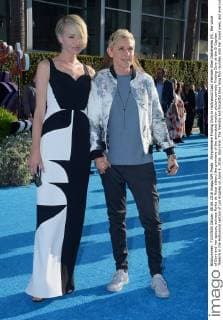 Filmpremiere Finding Dory in Hollywood Cast member Ellen DeGeneres (R), the voice of Dory and her spouse, actress Portia de Rossi attend the premiere of the animated motion picture comedy Finding Dory at the El Capitan Theatre in the Hollywood section of Los Angeles on June 8, 2016. Storyline: The friendly-but-forgetful blue tang fish reunites with her loved ones, and everyone learns a few things about the real meaning of family along the way.  LAP2016060804 JIMxRUYMEN