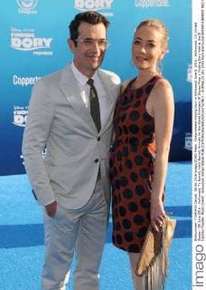 Filmpremiere Finding Dory in Hollywood June 8, 2016 - Hollywood, CA, United States - 08 June 2016 - Hollywood. Ty Burrell, Holly Burrell. Arrivals for the World Premiere Of Disney-Pixar s Finding Dory held at the El Capitan Theater. Photo Credit: Hollywood United States - ZUMAa123