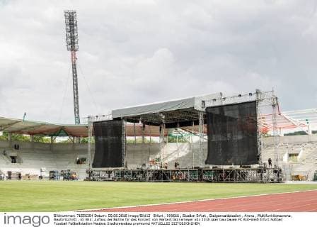 Erfurt , 090616 , Stadion Erfurt , Steigerwaldstadion , Arena , Multifunktionsarena , Baufortschritt , im Bild: Aufbau der Bühne für das Konzert von Herbert Grönemeyer