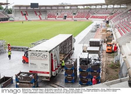 Erfurt , 090616 , Stadion Erfurt , Steigerwaldstadion , Arena , Multifunktionsarena , Baufortschritt , im Bild: Aufbau der Bühne für das Konzert von Herbert Grönemeyer
