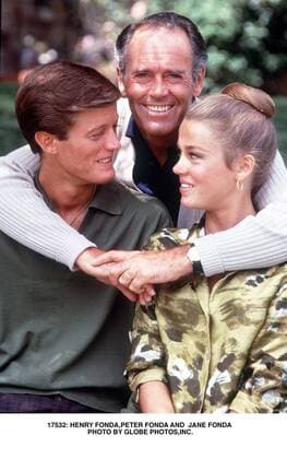 Jan. 1, 2011 - 17532: HENRY FONDA,PETER FONDA AND JANE FONDA - ZUMAg49_
