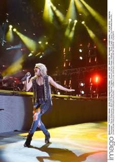 June 11, 2016 - Nashville, Tennessee, United States - 10 June 2016 - Nashville, Tennessee - Carrie Underwood. 2016 CMA Music Festival Nightly Concert held at Nissan Stadium. Photo Credit: Laura Farr AdMedia Nashville United States - ZUMAa123