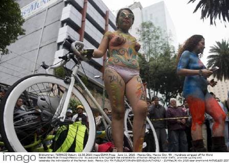 June 11, 2016 - Mexico City, Mexico City, MX - Hundreds stripped off for World Naked Bike Ride through Mexico city. Its purpose is to highlight the vulnerability of human beings to motor traffic, promote cycling and celebrate the individuality of the human body. Mexico City MX - ZUMAa136