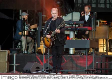 Herbert Grönemeyer - DAUERND JETZT Tour 2016 Neueröffneten Arena Steigerwaldstadion Grönemeyer mit Schweizer Support: Knackeboul Mit seinem 14. Studioalbum „DAUERND JETZT erreichte Herbert Grönemeyer wie mit allen seinen Studioalben der vergangenen 30 Jahre die Spitze der deutschen Charts und heimste einen Echo dafür ein. im Bild: Herbert Grönemeyer Herbert Grönemeyer - Zusatzkonzert in Erfurt Steigerwaldstadion