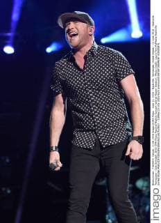 June 11, 2016 - Nashville, Tennessee, United States - 11 June 2016 - Nashville, Tennessee - Cole Swindell. 2016 CMA Music Festival Nightly Concert held at Nissan Stadium. Photo Credit: Laura Farr AdMedia Nashville United States - ZUMAa123