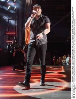 June 11, 2016 - Nashville, Tennessee, United States - 11 June 2016 - Nashville, Tennessee - Cole Swindell. 2016 CMA Music Festival Nightly Concert held at Nissan Stadium. Photo Credit: Laura Farr AdMedia Nashville United States - ZUMAa123