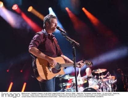 June 11, 2016 - Nashville, Tennessee, United States - 11 June 2016 - Nashville, Tennessee - Blake Shelton. 2016 CMA Music Festival Nightly Concert held at Nissan Stadium. Photo Credit: Laura Farr AdMedia Nashville United States - ZUMAa123