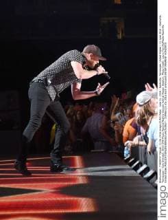 June 11, 2016 - Nashville, Tennessee, United States - 11 June 2016 - Nashville, Tennessee - Cole Swindell. 2016 CMA Music Festival Nightly Concert held at Nissan Stadium. Photo Credit: Laura Farr AdMedia Nashville United States - ZUMAa123