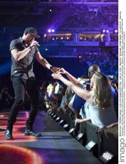 June 11, 2016 - Nashville, Tennessee, United States - 11 June 2016 - Nashville, Tennessee - Cole Swindell. 2016 CMA Music Festival Nightly Concert held at Nissan Stadium. Photo Credit: Laura Farr AdMedia Nashville United States - ZUMAa123