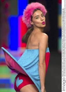 Model bei der Agatha Ruiz de la Prada Fashion Show auf der Swimwear Fashion Week Gran Canaria Moda Calida 2016. Meloneras, 11.06.2016 Agatha Ruiz de la Prada Model  Foto:xDyDxFotografosx xFuturexImage