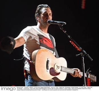 June 12, 2016 - Nashville, Tennessee, United States - 12 June 2016 - Nashville, Tennessee - Luke Bryan. 2016 CMA Music Festival Nightly Concert held at Nissan Stadium. Photo Credit: Laura Farr AdMedia Nashville United States - ZUMAa123