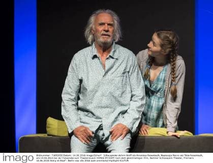 Schauspieler Achim Wolff als Amandus Rosenbach, Nastassja Revvo als Tilda Rosenbach, am 14.06.2016 bei der Fotoprobe zum Theaterstueck HONIG IM KOPF nach dem gleichnamigen Film, Berliner Schlosspark Theater, Premiere 18.06.2016 Honig im Kopf - Berlin