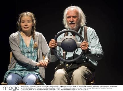 Schauspieler Achim Wolff als Amandus Rosenbach, Nastassja Revvo als Tilda Rosenbach, am 14.06.2016 bei der Fotoprobe zum Theaterstueck HONIG IM KOPF nach dem gleichnamigen Film, Berliner Schlosspark Theater, Premiere 18.06.2016 Honig im Kopf - Berlin