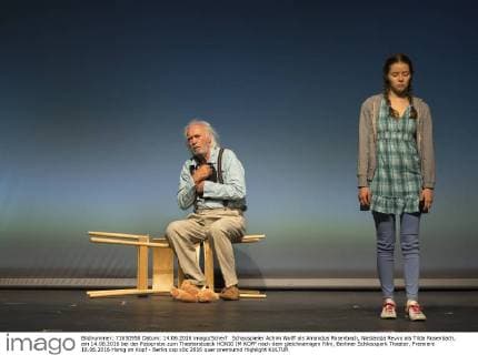 Schauspieler Achim Wolff als Amandus Rosenbach, Nastassja Revvo als Tilda Rosenbach, am 14.06.2016 bei der Fotoprobe zum Theaterstueck HONIG IM KOPF nach dem gleichnamigen Film, Berliner Schlosspark Theater, Premiere 18.06.2016 Honig im Kopf - Berlin