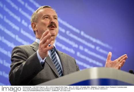 Nov. 29, 2010 - Brussels, BXL, Belgium - European Union Transport Commissioner Siim Kallas addresses a news conference on air cargo security in Brussels, Belgium on 2010-11-29 by Wiktor Dabkowski - ZUMAw80_