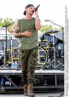 Kane Brown Konzert - Country Music Festival in Oshkosh June 15, 2016 - Oshkosh, Wisconsin, U.S - Country musician KANE BROWN performs live at Ford Festival Field during Country USA Music Festival in Oshkosh, Wisconsin Oshkosh U.S. - ZUMAs135