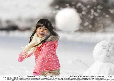 Kid playing in the snow  (rpyb001482)